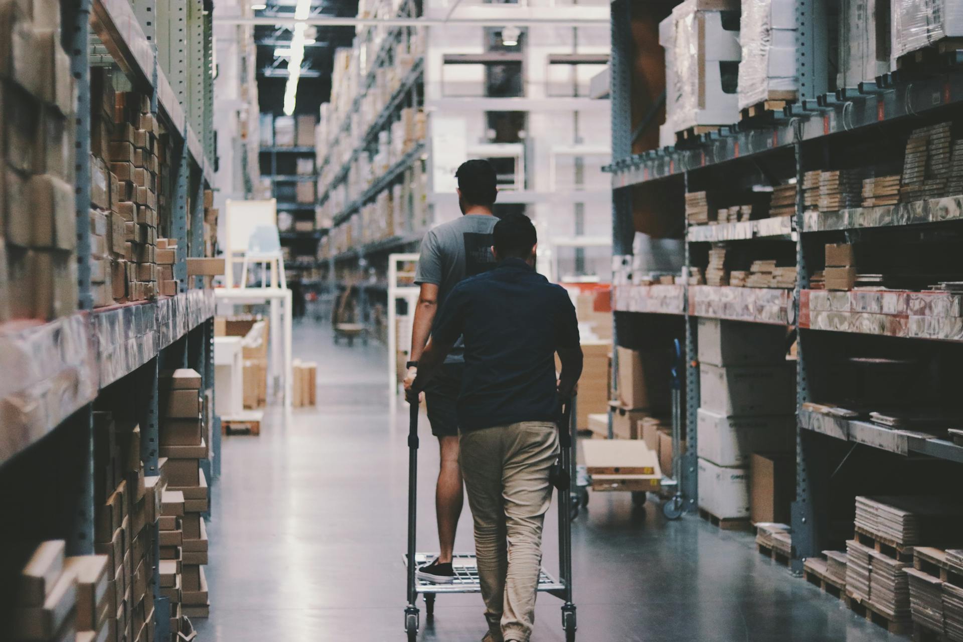 Fermeture des entrepôts Amazon : une opportunité pour l'achat local au Québec?
